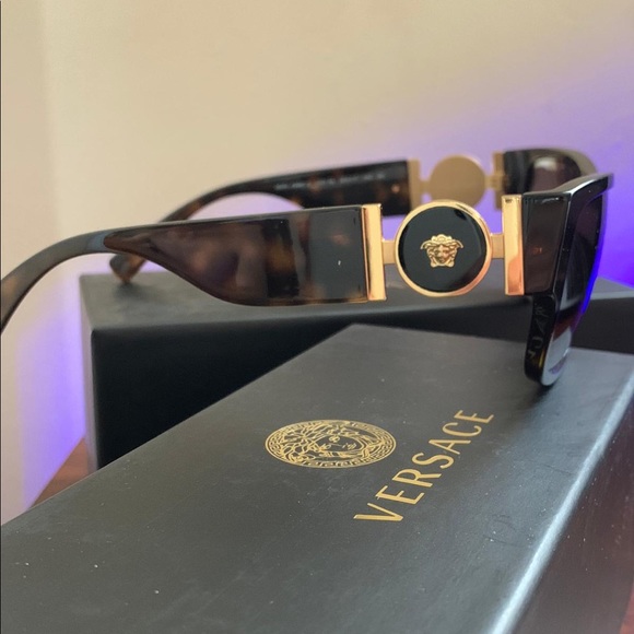 Versace’s men’s sun glasses - Picture 3 of 6